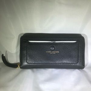 MARC JACOBS PEBBLE LEATHER ZIP AROUND WALLET NWT